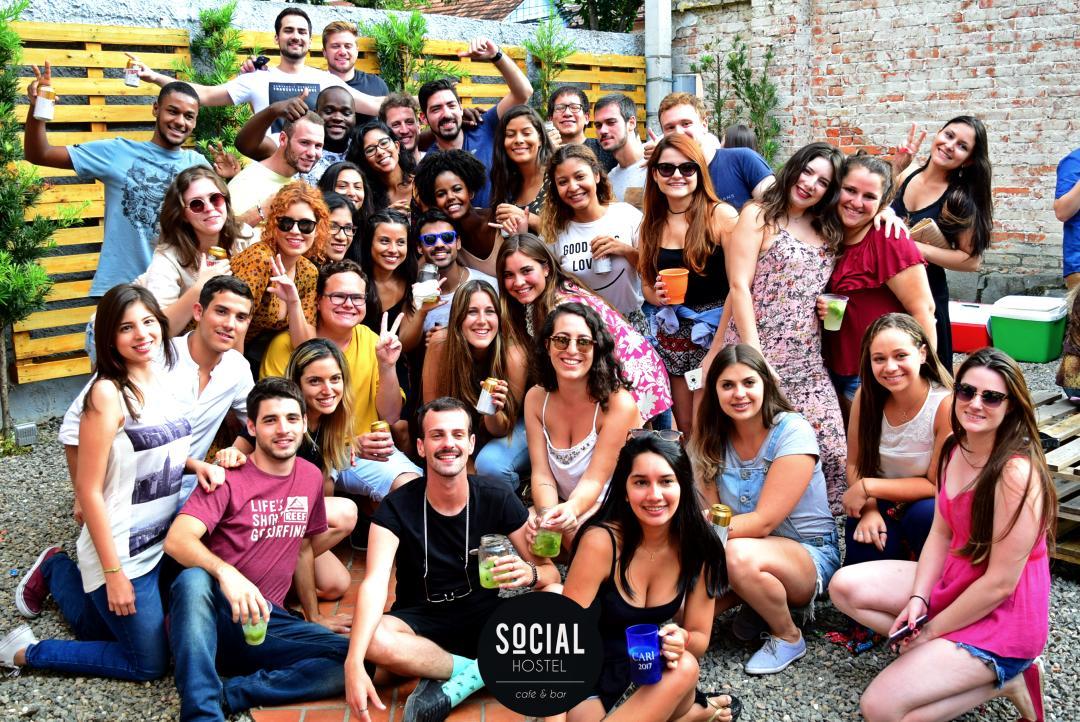 Social Hostel Cafe E Bar Куритиба Экстерьер фото